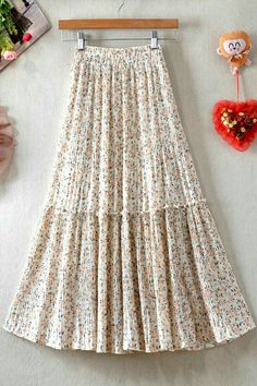 Cute Simple Dresses Classy, Long Skirt Design, Floral Print Skirt Outfit, Skirt Outfits Ideas, Chiffon Skirts, Printed Long Skirt, Long Skirt Fashion, Chiffon Maxi Skirt, Designing Ideas