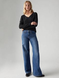 It's all in the name. Our supportive, soft 318 Shaping Wide-Leg jeans lengthen your legs, hug your curves and celebrate your features. Plus, they're designed with a built-in front panel that smooths and supports. Super-comfortable jeans with a flattering wide-leg silhouette Made to flatter your figure and celebrate your form Designed with a built-in tummy panel that flatters, smooths and supports Authentic denim character enhanced with supersoft stretch. For jeans that'll leave you starry-eyed. That's Levi's® Stellar Stretch. Thanks to excellent built-in recovery, they champion your curves and move with you;without sagging or bagging;everywhere and every wear. Jeans For Tall Women, Levis Outfit, Best Jeans For Women, High Rise Style, Levi Jeans Women, Comfortable Jeans, Levi’s Jeans, Levis Women, Best Jeans