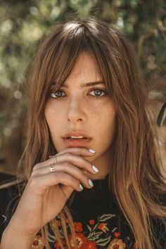 Emily Labowe Hair, Emily Labowe, Growing Out Fringe, Hair Knots, Thick Hair Cuts, Wind In My Hair, Bob Haircut For Fine Hair, Feeling Pretty, Hair 2024