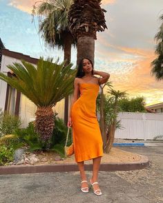 Outfit Inspo Orange, Orange Dress Outfit, Orange Dress Outfits, Laura Harrier, Orange Prom Dresses, Outfit 2020, Orange Fits, Orange Outfit, Orange Aesthetic