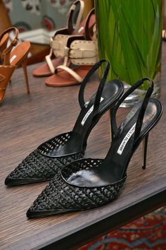 Manolo Blahnik Black, Manolo Blahnik Heels, Blahnik Shoes, To Wear, Manolo Blahnik Shoes, Womens Summer Shoes, Aesthetic Shoes, Fabulous Shoes, Dream Shoes