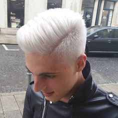 Herren, Haare, Haarschnitte, Fade Haarschnitte, kurz, mittel, lang, summend, Seitenteil, ...  #haare #haarschnitte #herren #mittel #seitenteil #summend Modern Mohawk, White Hairstyles, 2017 Hair Trends, White Hair Color, Black Ponytail Hairstyles, Temporary Hair Color, Mens Hair Trends, Faux Hawk