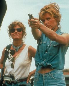 80s 90s 00s’s Instagram post: “Geena Davis and Susan Sarandon in ‘Thelma & Louise’, 1991.” 90s Movie Character, Movie Character Outfits, Dani California, Thelma And Louise, Character Halloween Costumes, Movie Character Costumes, Geena Davis, Thelma Louise