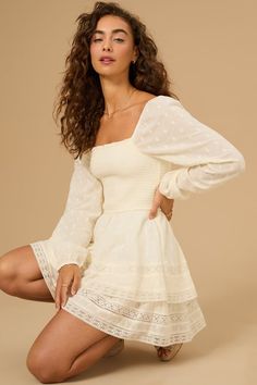 Fall Mini Dress Outfit, Senior Picture Dresses, Mini Dress Graduation, Pretty White Dress, Flowy Short Dress, Senior Pictures Dresses, Pretty White Dresses, White Dress Top, Short Dress White