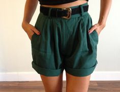 Vintage High Waisted Shorts Vintage High Waisted Shorts, Tokyo Street Fashion, Looks Party, Pleated Shorts, Look Vintage, Green Shorts, Looks Style, Mode Inspiration