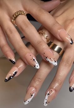 Black And White Nail, Black And White Nail Designs, Unghie Nail Art, Witchy Nails, October Nails, Simple Acrylic Nails, White Nail Designs, White Nail