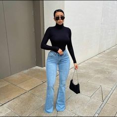 The ‘90s Full Length In Serenity Blue., High-Waisted Wide Leg Jeans With Five Pockets. Washed Effect. Unfinished Hem. Front Zipper And Metal Button Look Legging, Instagram Baddie, Looks Street Style, Brunch Outfit, Looks Chic, High Waisted Jeans, Mode Inspiration, Spring Outfits Casual, Winter Fashion Outfits