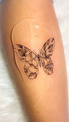 Fine Line Wildflower Tattoo, Butterfly Floral Tattoo, Tattoo Borboleta, Brown Tattoo Ink, Unique Butterfly Tattoos, Ear Tattoo Ideas, Petit Tattoo, Mom Tattoo Designs