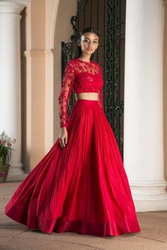 Delicate floral embroidered lehenga set- comes with silk gathered skirt, full sleeve embellished net choli/blouse along with a net dupatta. Made with the finest quality fabrics and intricate detailing that can be worn on numerous occasions like weddings, Diwali, Eid, etc. 🦋 For any customisation, Lehenga Styles, Lengha Blouse, Western Lehenga, Ridhi Mehra, Bridal Lehenga Red