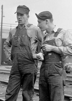 Railroad Worker, Mens Fashion Work, Denim Workwear, Denim Projects, Workwear Fashion, Men Vintage, Vintage Photographs, Style Outfits