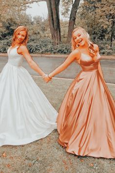 Prom Pictures Friends, Prom Dress Inspo, Prom Photography