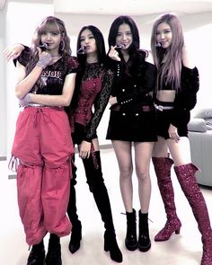 Kpop Concert Fits, Fits Skirt, Shakira Style, Grunge Skirt, Kpop Concert, Black Punks, Pink Photo, Concert Fits, Punk Outfits