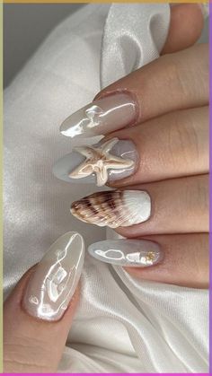 Christmas Nail Art Inspiration for Short Nails Step Up Your Christmas 2023 | Winter Nail Inspo Beach Themed Nails, Hawaii Nails, Paznokcie Hello Kitty, Seashell Nails, Kutek Disney, Nagel Tips