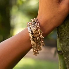 Escape to your own tropical garden with the Monstera Collection by Maui Divers Jewelry. The organic perforations of the 14 karat Monstera leaves will bring sun-dappled sophistication to any ensemble. Hinge Bracelet with safety clasps 14k Yellow Gold 8mm Exclusively Made in Hawaiʻi Forever Guarantee (Warranty on the life of the piece) Free Shipping on USA Orders $100 or more Adjustable Luxury Bracelets With Intricate Design, Luxury Adjustable Bracelets With Intricate Design, Luxury Etched Bangle Jewelry, Gold Fusion Style Engraved Jewelry, Hawaiian Heirloom Jewelry, Hinge Bracelet, Jellyfish Design, Body Decor, Octopus Design