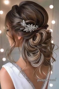 wedding-hairstyles-2024-168 Hairstyles For Wedding Gown, Wedding Updo Long Hair, Bridal Plait, Bride Hairstyles Updo, Wedding Hairstyles For Women, Bridal Things, Fav Hairstyles, Glam Bride