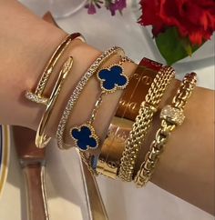 Rich Girl Jewelry Aesthetic, Girly Jewellery, Pretty Stacks, Luxury Gold Jewelry, Jewelry Styling, Pretty Jewelry Necklaces