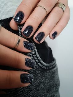 Black Sparkle Gel Nails, Black December Nails, Short Nail Designs Minimal Black, Sparkle Nails Black, Sparkle Black Nails, Sparkly Short Nails, Black Gel Nails Short, Dark Short Nails, Long Nail Art Designs