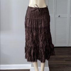 New Woman’s Dalia Brown Skirt. Size Medium. Waist Is 16”. Length Is 32”. Tie String & Side Zipper. Lorraine, Making Skirts, 90s Witch, Long Brown Skirt, Floral Skirt Outfits, Low Waist Skirt, Army Green Skirt, Trilogy Tour, Professional Skirt