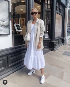 Summer Dress And Blazer Outfit, White Dress Spring Outfit, Long Dress Sneakers, Long Dress And Sneakers Outfit, Long Dress With Blazer Outfit, Dress With Blazer Outfit, Spring Brunch Outfit, Outfit Brunch