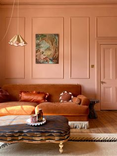 Colourful living room with bold patterns and panelled walls Pink Living Room, Colourful Living Room, Pink Room, Living Room Colors, Living Room Inspo, Pink Walls, Room Aesthetic