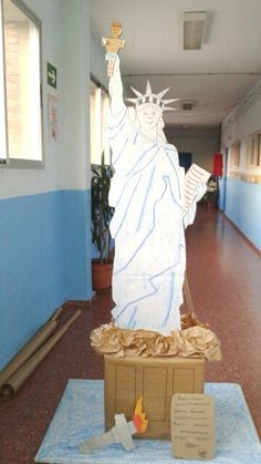 the statue of liberty is made out of cardboard