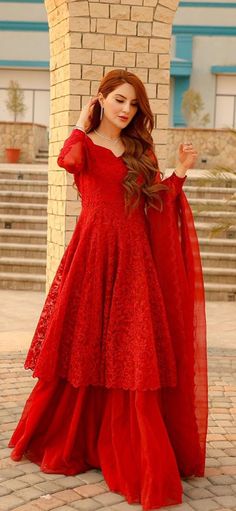 Pakistani Formal Dresses, Long Frock, Dress Book, Pakistani Fancy Dresses, Pakistani Dresses Casual, Red Heads, Beautiful Pakistani Dresses, Sleeves Designs For Dresses, Pakistani Bridal Dresses