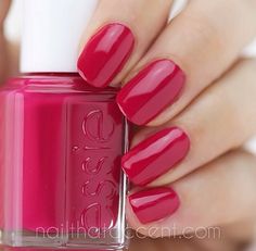 Essie haute in the heat Essie Haute In The Heat, Pedicure Colors Summer, Mani Pedi Spa, Pedi Designs, Summer Pedicure Colors, Ideas Pedicure, Essie Nails, Nail Glam, Summer Pedicure