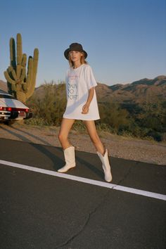 Made from 100% cotton canvas, our simple yet stylish canvas bucket hat is soft and durable – perfect for beach or park days ahead. Easy to wear, this piece is the ultimate addition to any sun-safe look. Bucket Hat Style, Bucket Hat Design, Lack Of Color, Bucket Hat Black, Color Wave, Hat Design, Wearing A Hat, Terry Towel, Shooting Photo