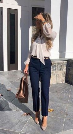 Dresses To Wear To Work The Office, Relaxed Business Casual Women, Recruiter Outfits, Law Firm Outfits, Branding Outfits, Work Attire Women, Mode Mantel, Casual Work Outfits Women, Fashionable Work Outfit