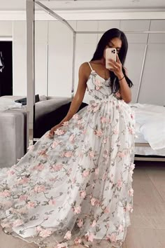 White Prom Dress Long, Prom Dress White, Wedding Dress Black, Bride Floral, Floral Prom Dresses, White Evening Dress, Floral Wedding Dress, Cute Prom Dresses, Pretty Prom Dresses