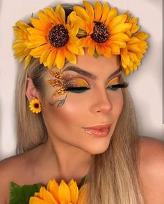 vibes | verão | meninas | girls | aesthetic | praia | carnaval | bloco de carnaval | esmaltes | esmaltação| cores | glitter | bloco de carnaval | maquiagem | make | strass | inspiração Karneval Diy, Scarecrow Makeup, Make Carnaval, Face Art Makeup, Summer Makeup Looks, Cute Couple Halloween Costumes, Halloween Makeup Inspiration