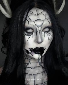 Demon Makeup Scary, Evil Witch Makeup, Strange Makeup, Evil Makeup, Demon Woman, Demon Makeup, Horror Mask, Creepy Makeup