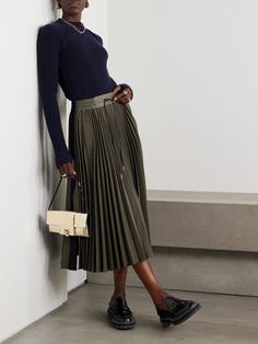 Sacai's midi skirt is made from tech-jersey, which is folded with sharp, knife pleats so it brings texture and volume to your outfit. It's offset with ribbed-knit trims at the elasticated drawstring waistband and has handy pockets on either side. Ground yours with combat boots. Knit Midi Skirt With Sweater, Sacai Skirt, Hamptons Outfit, Knife Pleated Skirt, Simplicity Fashion, Knife Pleat, Knife Pleats, Sharp Knife, Exclusive Dress