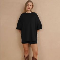 Brand New Super Comfortable 2 Piece Set. Oversized Tshirt And Shorts. Recommend Sizing Down. Shirt Has Pockets. Oversized Tshirt And Shorts, T Shirt Shorts Outfit, Oversized Long Sleeve T Shirt, Shirt Shorts Outfit, Tshirt And Shorts, Oversized T Shirt Dress, Dress Shorts, White Halter Maxi Dress, Ruffled Sleeve Top