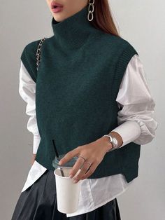 Winter Mode Outfits, Chique Outfit, Black And White Outfit, Casual Knitwear, Turtle Neck Sweater, Sweater Vest Women, Womens Turtleneck, Vest Outfits, Mode Vintage