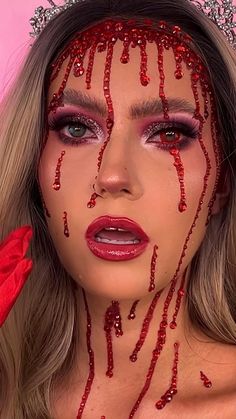 Halloween Makeup Neck Wound, Teeth Halloween Makeup, Bling Halloween Makeup, Sfx Halloween Costume Ideas, Diy Carrie Costume, How To Halloween Makeup, Carrie Halloween Costume Aesthetic, Carrie White Makeup, Carrie Halloween Costume Diy