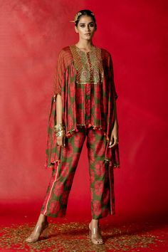 Potli Button, Green Kaftan, Kaftan Sleeves, Print And Embroidery, Kaftan Top, Embroidery Floral, Top And Pants Set, Top Pants Set