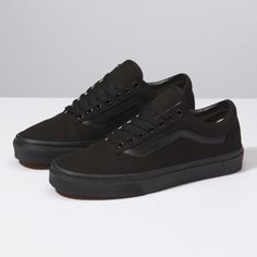 Canvas Old Skool | Shop Shoes At Vans Vans Slip On Outfit, Vans Wallpaper, Outfits With Vans, Black Vans Shoes, All Black Shoes, Basket Noir, Toe Post Sandals, Black Vans, Shop Shoes