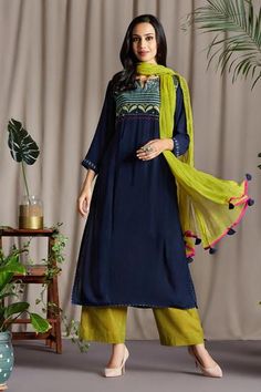 New Collections - maati crafts Simple Suits, Cotton Dress Indian, Simple Kurtis, New Dress Pattern, Kurti Styles, Cotton Pants Women, Churidar Neck Designs, Indian Designs, Fashion Dresses Formal