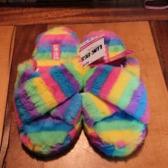 New With Tags Really Colorful And Fun Super Furry And Soft Offers Welcome Acorn Slippers, White High Top Converse, Grey Slippers, Spa Slippers, Preppy Beach, Pink Slippers, Suede Slides, Slide Slippers, Ankle Strap Flats