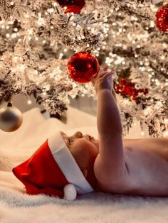 Baby at Christmas 4 Months Christmas Baby Photoshoot Ideas, Baby 6month Photo Ideas, 6 Month Baby Christmas Picture Ideas, Newborn Girl Christmas Shoot, One Month Picture Ideas, First Month Baby Photoshoot Ideas, 2 Month Old Christmas Photos, Baby 2 Month Pictures Ideas, Grinch Baby Photoshoot