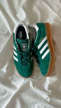 Green Gazelles Outfit, Adidas Gizzel, Adidas Green Gazelle, Gazzele Adidas, Adidas Green Shoes, Adidas Green Sneakers, Gazelebi Adidas, Gazelle Adidas Shoes, Gazelle Green Outfit