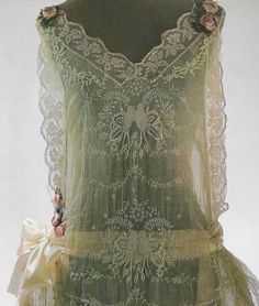 Dramatic Romantic, Pearls And Lace, Designer Embroidery, 20th Century Fashion, Velvet Lace, Antique Lace, Embroidery Fashion, Vintage Pearls, Historical Fashion