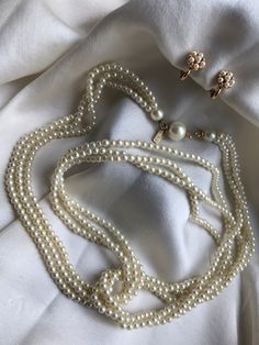 Vintage necklace by Marvella and miniature clip earrings.  1)Delicate three-row necklace made of cream colored faux pearls, 50's style. The pearls are small in size -3 mm. Color of pearls: creamy shade (without yellowing). The beads are light, beautiful nacre and with a large pearl clasp.   The necklace is accompanied by small   clip earrings. They are signed on the Patented lug. Have quality gold plating and pearls. Designed for a small earlobe! The clip is very high quality and works great. Ea Vintage Pearls Aesthetic, Peral Necklace, Pearls Aesthetic, Vintage Pearl Necklace, Pearl Clasp, Pearl Necklace Vintage, 50's Style, Pearls Necklace, Necklace Pearl