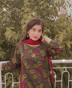 Aesthetic Dps, Wallpaper Display, Haldi Outfits, Stylish Pic, Smart Casual Women, Gals Photos, Lace Dress Design, Girl Crush Fashion, Swag Girl Style