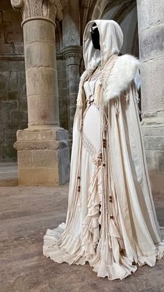 Viking Wedding Dress, Nordic Wedding, Pagan Wedding, Viking Wedding, Chique Outfits, Fantasy Dresses, Fantasy Gowns, Fantasy Costumes, Fantasy Dress