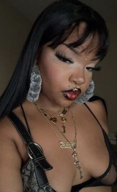 Emo Black Women Makeup, Makeup With Red Hair Black Women, 2000s Black Makeup, Goth Glam Makeup Black Women, Romantic Goth Makeup Black Women, Black Y2k Makeup, Gothic Makeup Black Women, Alt Makeup Looks Black Women, Black Alt Girl Make Up