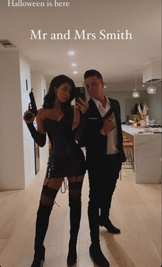 Partner Halloween Costumes, Badass Halloween Costumes, Halloweenský Makeup, Mr And Mrs Smith, Halloween Coustumes, Hot Halloween Outfits, Mrs Smith, Pretty Halloween Costumes