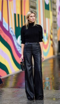 Edgy Chic Outfits, Camille Charriere Style, Camille Charriere, Paris Chic, Black Leather Pants, Cooler Look, Looks Street Style, Looks Black