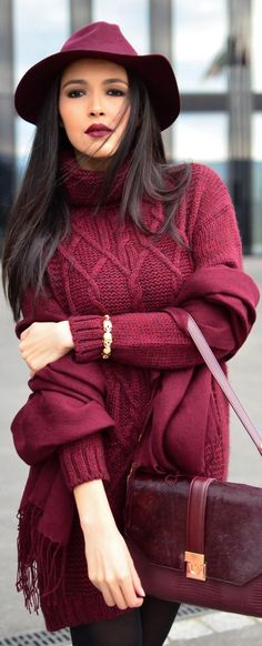 fall burgundy street fashion / style Burnished Winter, Burgundy Outfit, Winter Typ, Street Style Winter, Red Sweater, Street Style Inspiration, Looks Style, Mode Inspiration, Girly Girl